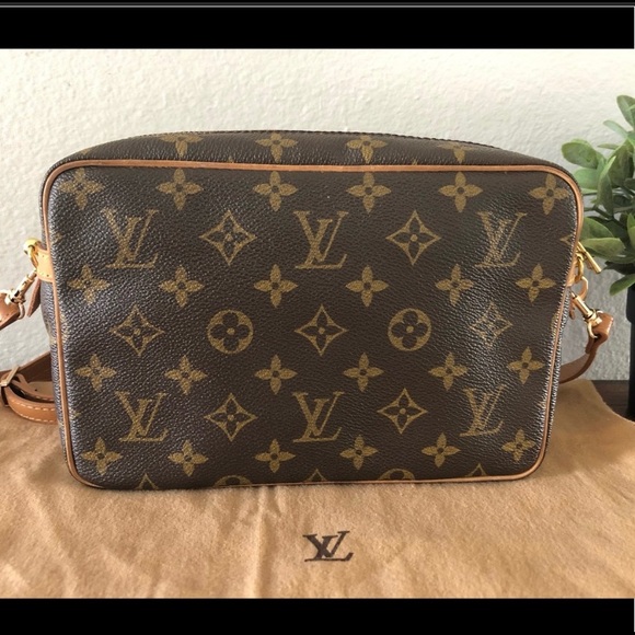 SOLD -  🐻 👜 Louis Vuitton Crossbody - Picture 3 of 8
